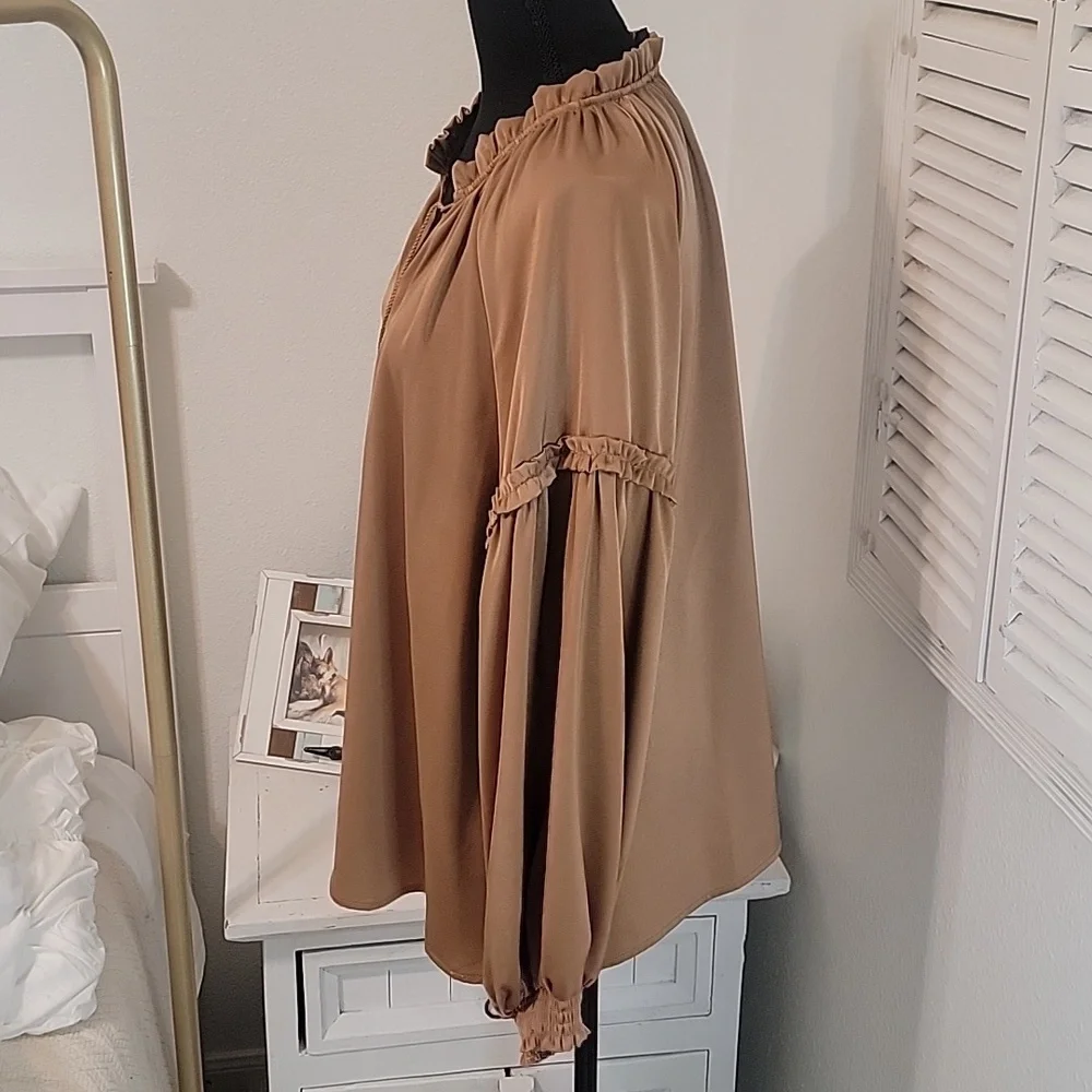 🆕️ Week & Ruffle Satin Like Top - Picture 3 of 6